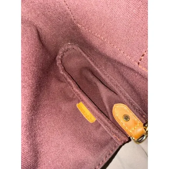 Louis Vuitton Favorite MM Monogram Crossbody bag - Picture 9 of 10